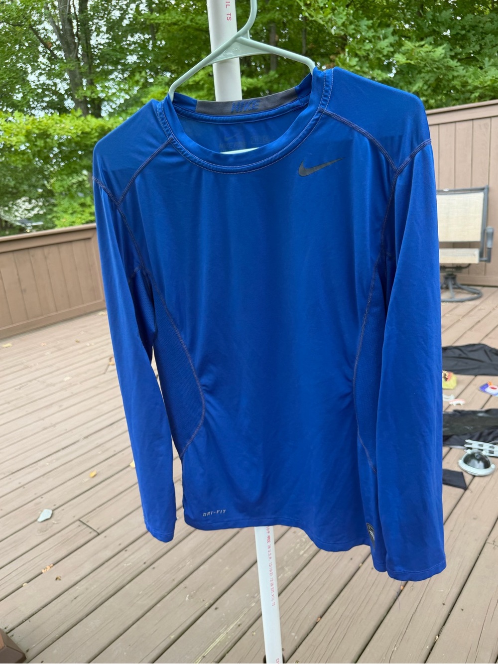 Nike Women's Royal Blue Long-Sleeve Dri-FIT Swim Shirt small